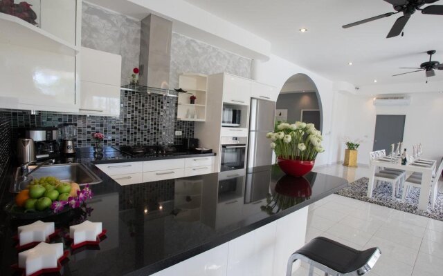 Blissful Tropical Stay at SeaLaVie Villa