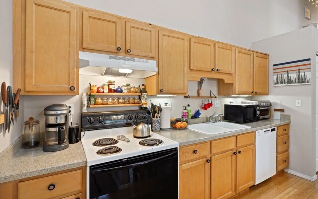 Bingo 1 Bedroom Condo by RedAwning