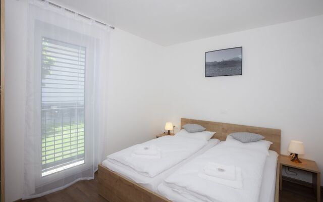 Apartments Razingar 9