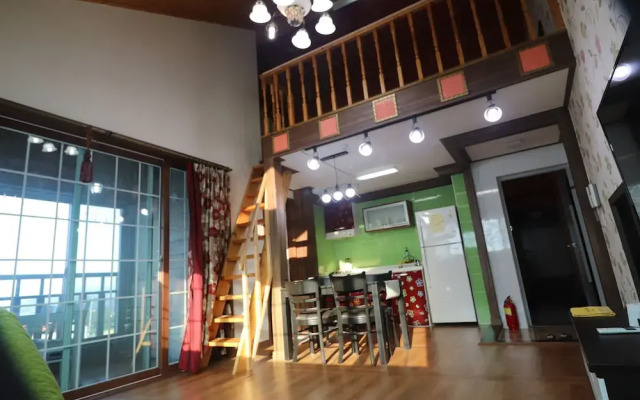 Gyeongju Raspberry Pension