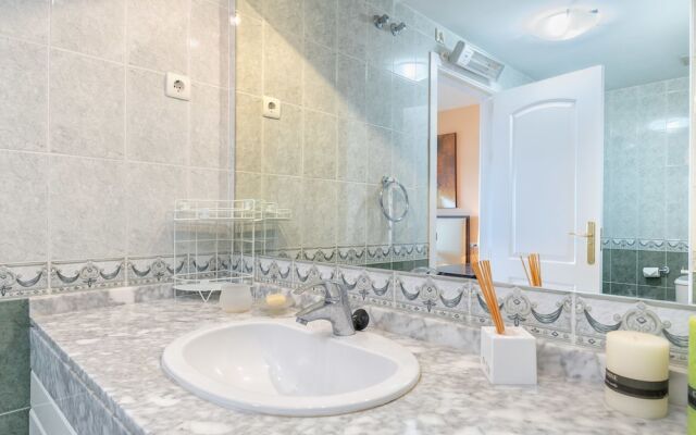 Costa Quebrada - Beachfront 3BR Apartment With Huge Terrace & Sea Views