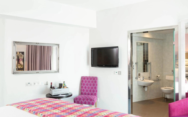 The House Hotel