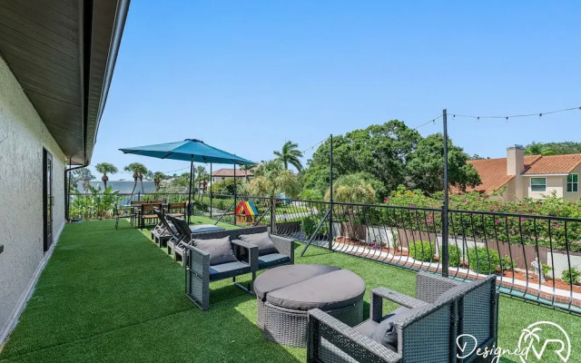 8 BR Heated Pool & Soccer Field