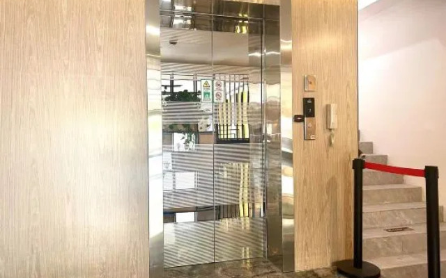 Waiting Qingju Hotel(Wujiaochang Changhai Hospital Store)