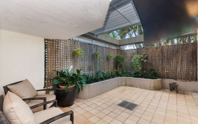 Luxury Pool Side Apartment in Beachfront Resort