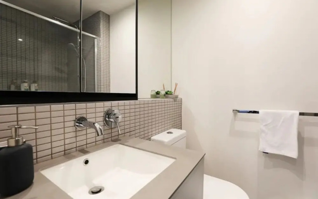 Stylish And Modern 2 Bedroom Melbourne Retreat