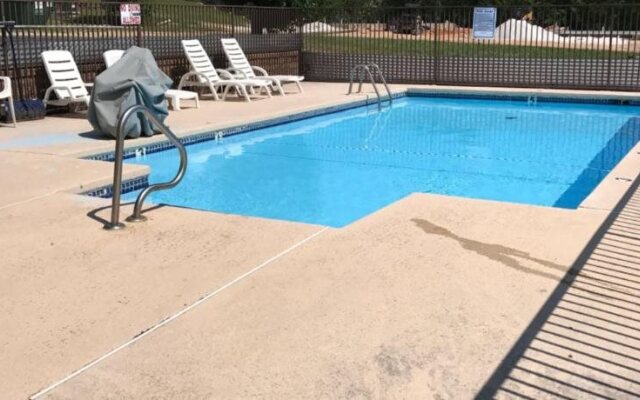 Economy Inn & Suites