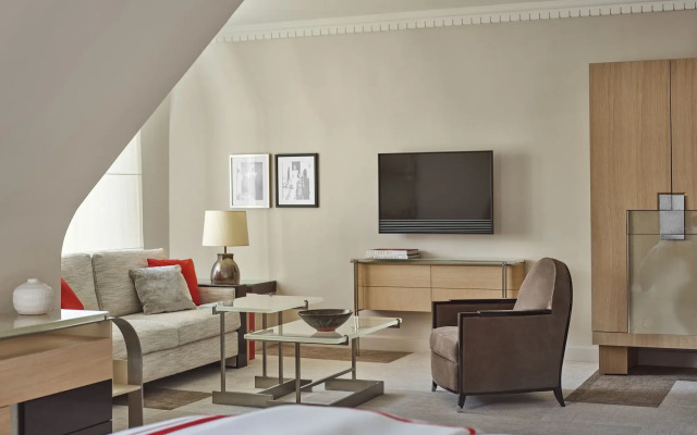 Hotel Plaza Athenee
