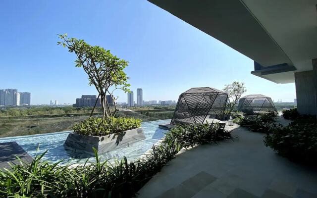 The Crest Residence Luxury by Metropole