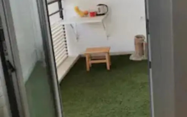 1 bedroom flat 15 minutes from the sea and downtown