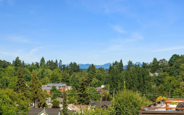 Seattle Vacation Home: Life's A Game