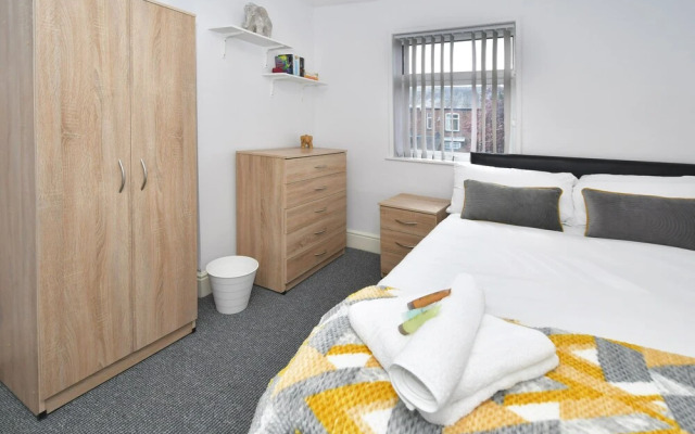 Townhouse @ 115 Walthall Street Crewe