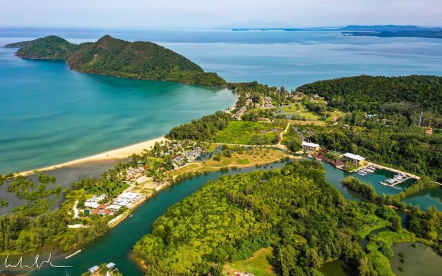 Peninsula Beach Resort