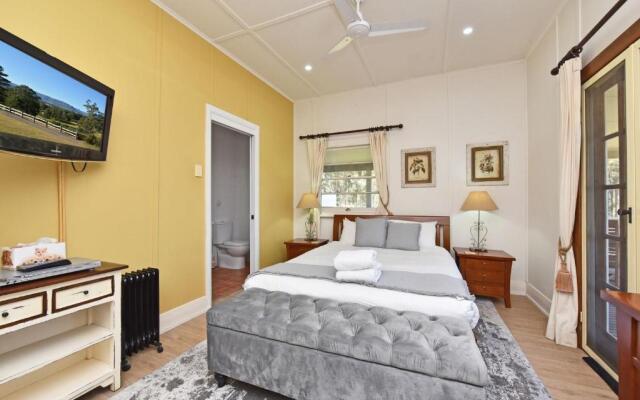 Brokenback Vineyard Cottage