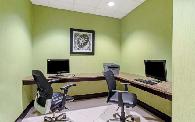 La Quinta Inn & Suites by Wyndham Salisbury