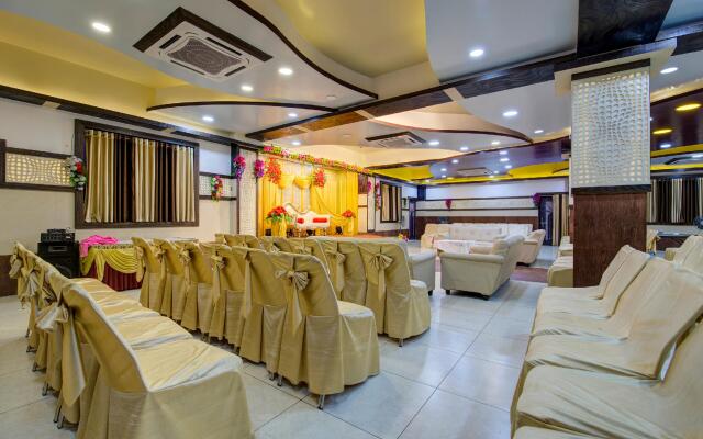 OYO 9658 Hotel Madhuram