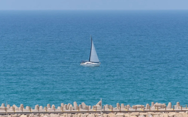 DeluxeApartment with Views of the Marina