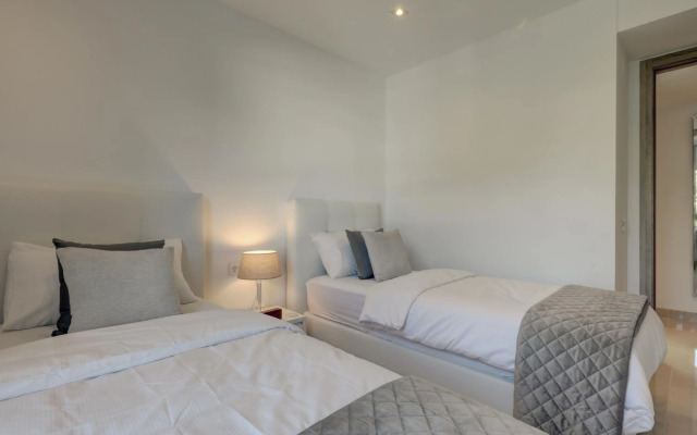 New Modern 3 Bed Apartment Puerto Banus