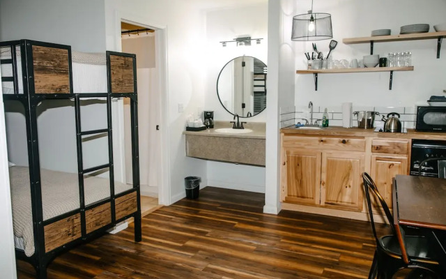 Trailhead Cabins & Lodging