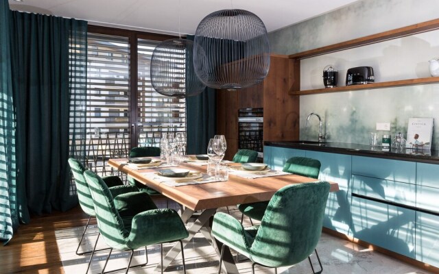 ANTON . Luxury stay