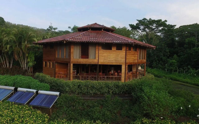 Macaw Lodge