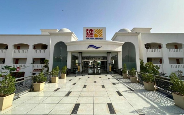 Naama Waves Hotel