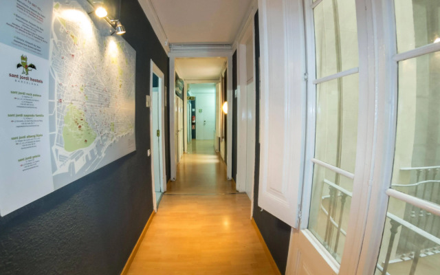 Sant Jordi Hostel Alberg