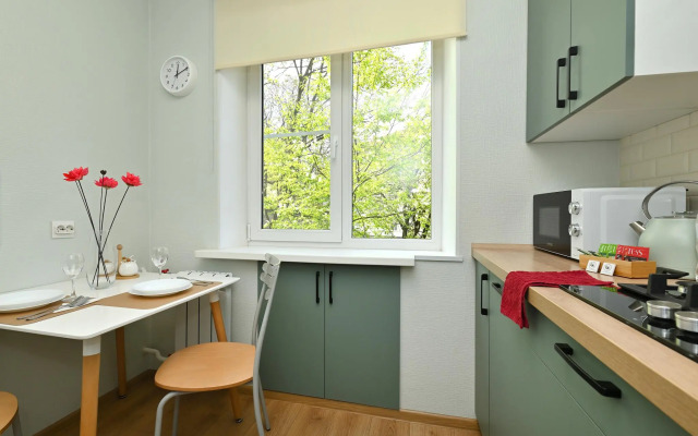 New Life (Нью Лайф) на Партизанском переулке