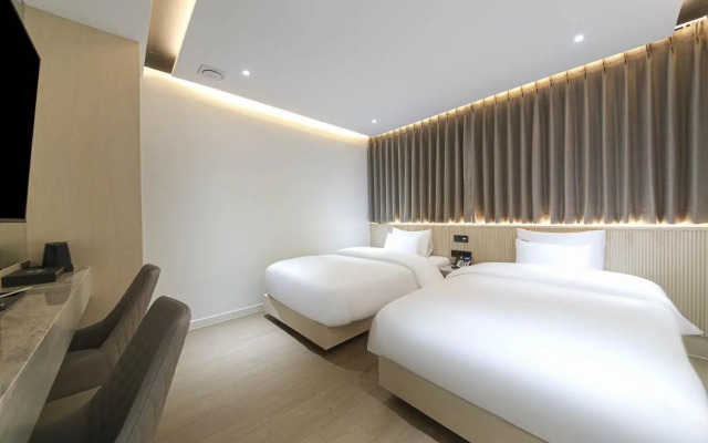 Brown Dot Hotel Pyeonghwa plaza