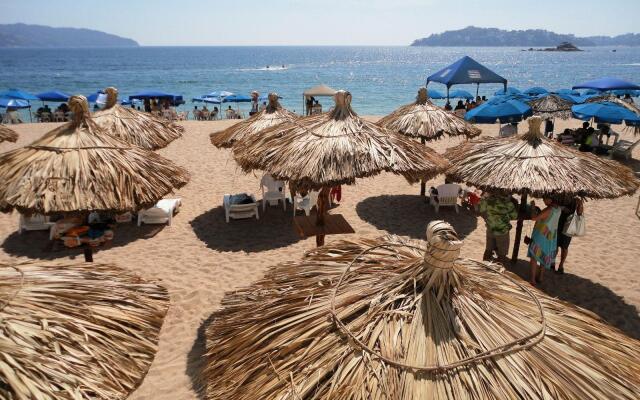 Maralisa Hotel and Beach Club
