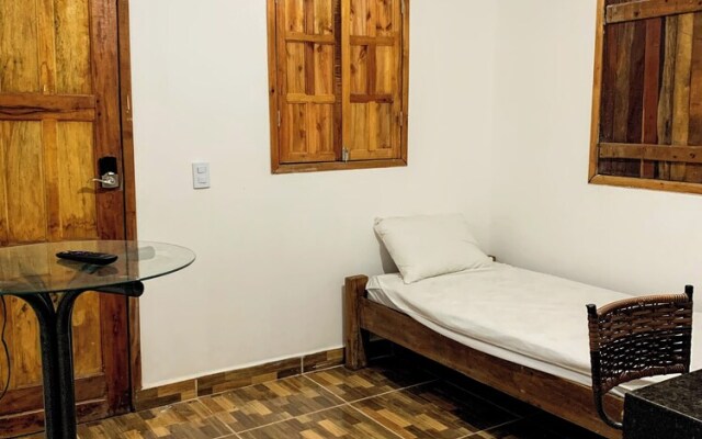 Charmoso Chalé Surf com A/C a 5 Min da Praia