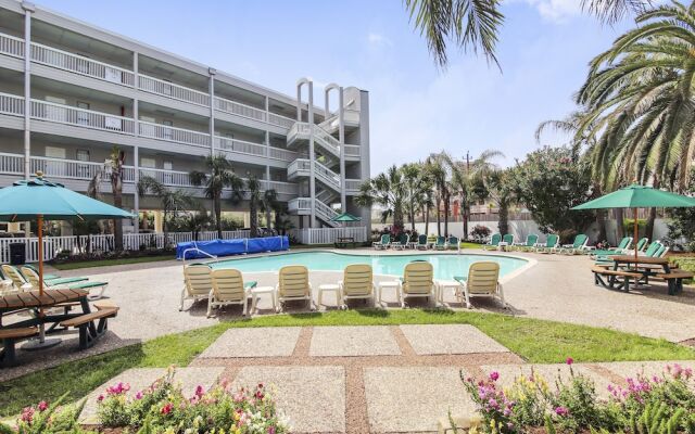 Casa Del Mar 208 - Red, White & Beach