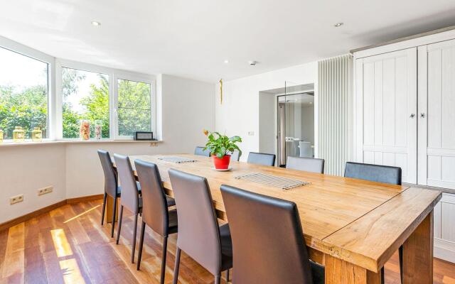 Plush Villa in La Roche-en-ardenne With Swimming Pool