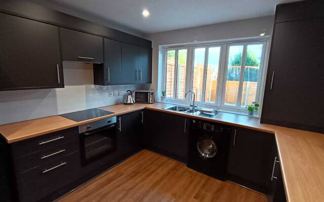 Northampton Oasis - 4 Bedroom House