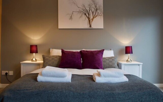 3 Bedroom Apartment With Private Roof Terrace