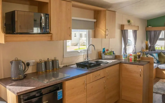 Tattershall Lakes Private Hot Tub Lodge - Sleeps 6
