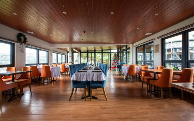 OYO 492 Sunset View Ridge Residences