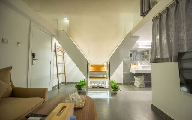 Zizai Music B&B(Qilou Old Street Branch)