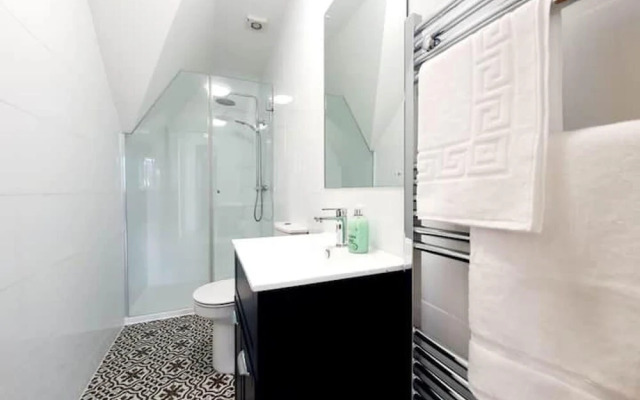 Comfortable 2BR Apartment in Bedford