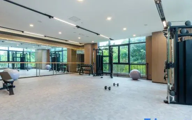 Liangjiang Zhiyu Hotel (Chang'an Science and Technology Park)