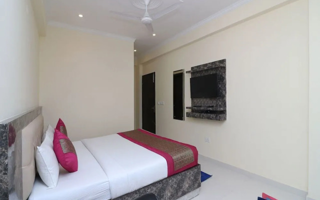 OYO 13658 Hotel Tanish Palace
