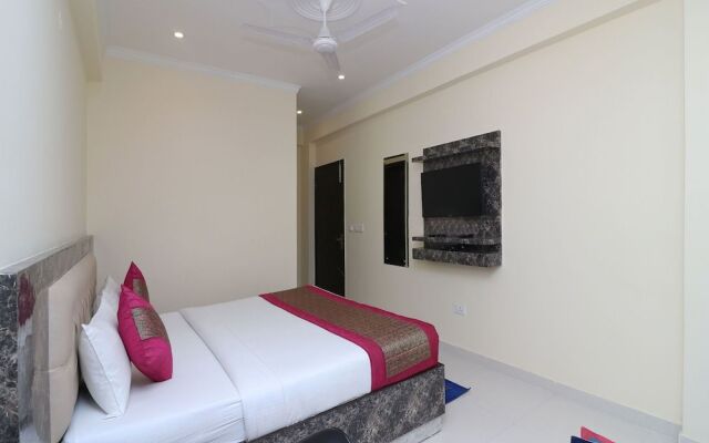OYO 13658 Hotel Tanish Palace