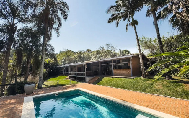 Arquitetura única na Granja Viana