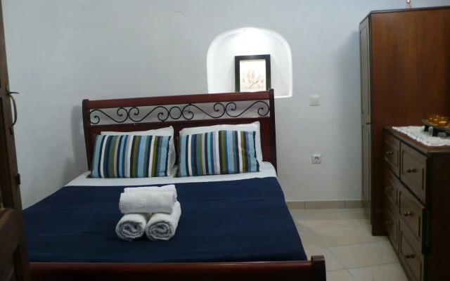 Iridanos Cave House
