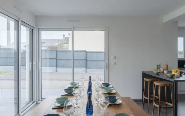 Pretty new House 2 Steps From the sea