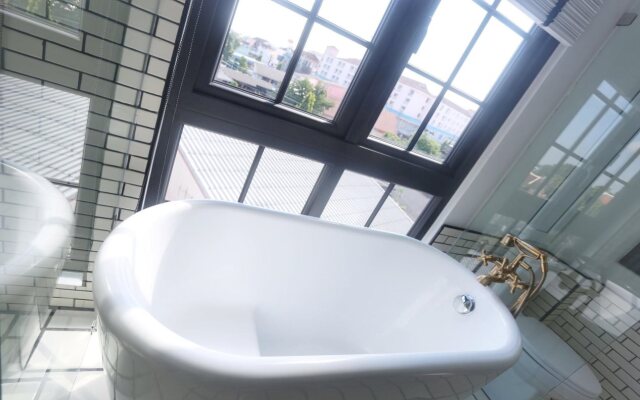 MORA Boutique Hotel