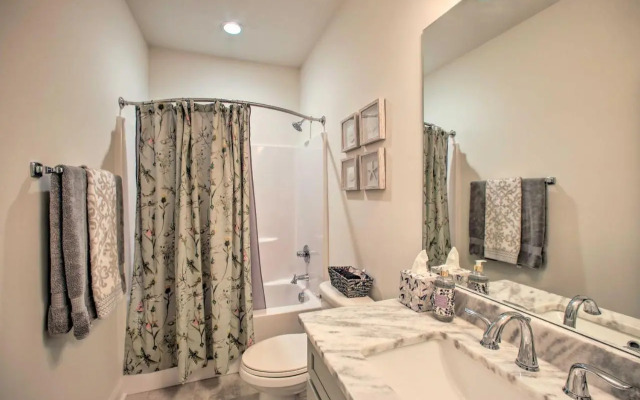 2 Mi to Downtown: Luxe Greenville Retreat!