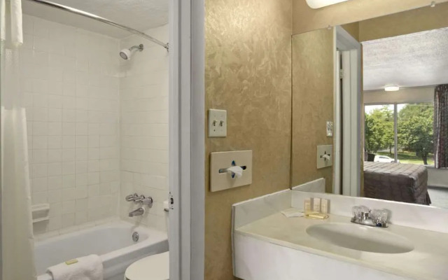 Days Inn Roanoke Civic Center