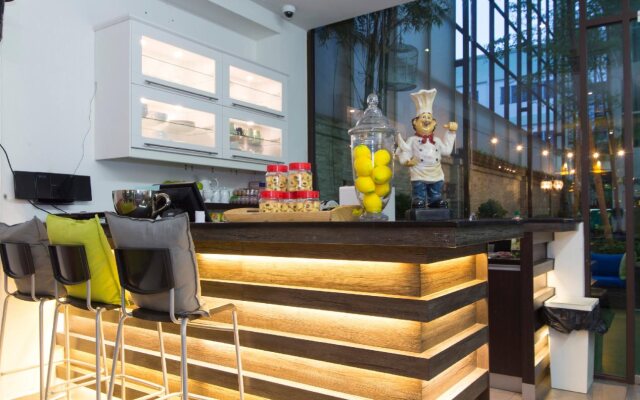 V Garden Hotel