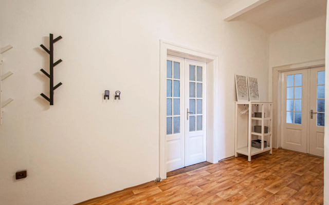 Super Central Billiard and Darts Big Apartment